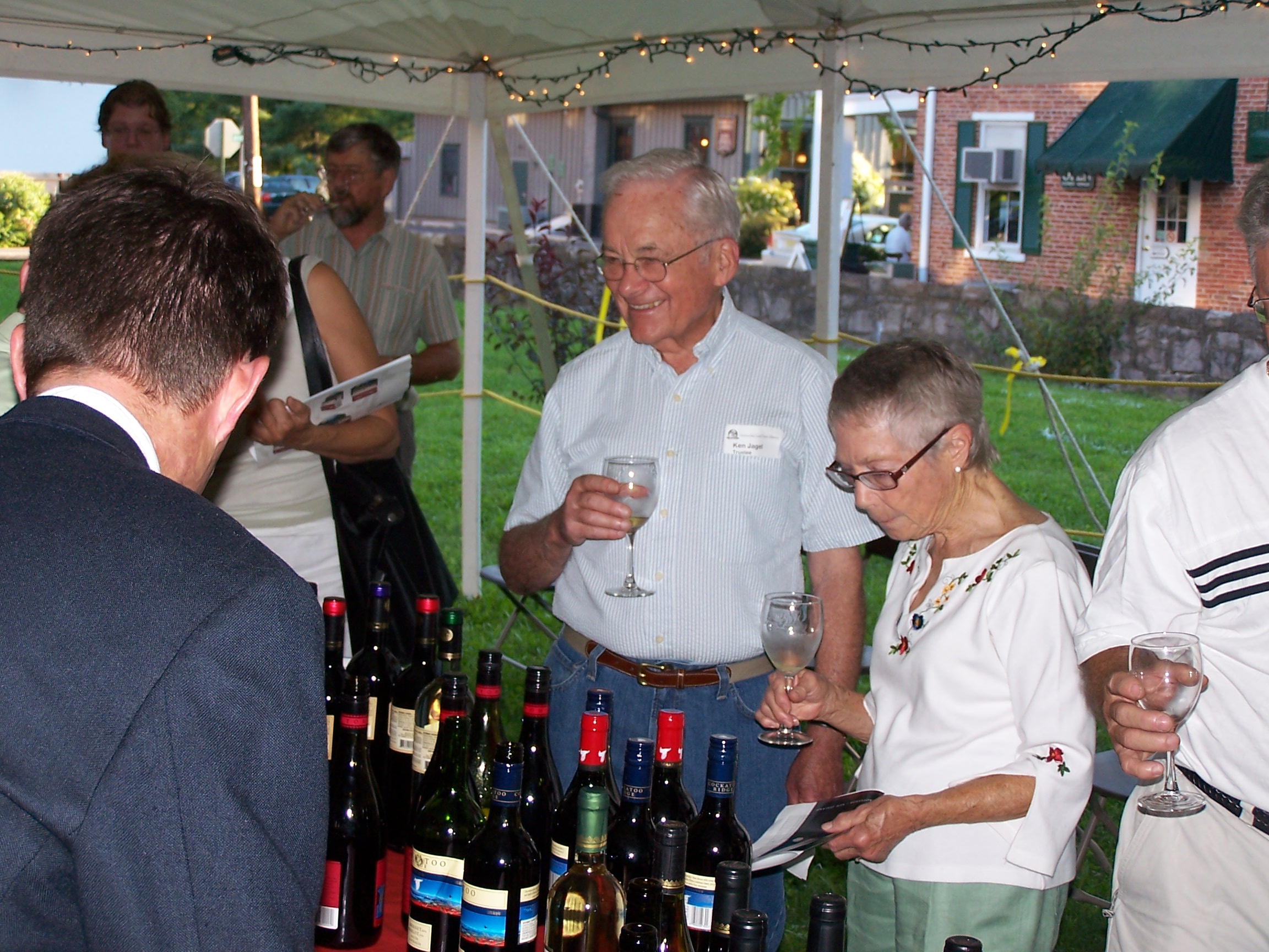HunterdonLandTrust-UObFhibN01-Ken and Millie Jagel at Winetasting